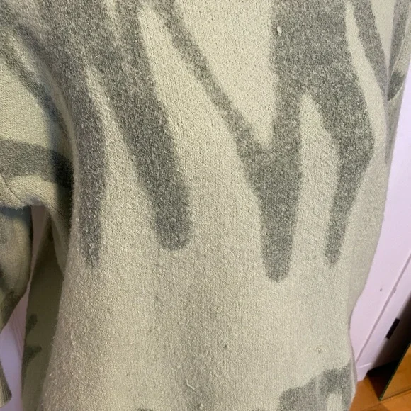 Sweater - Picture 2 of 4